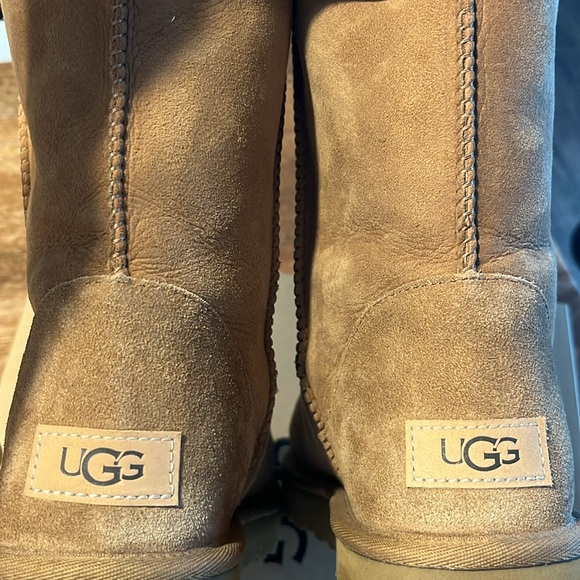 Ugh Classic Short II in Chestnut - Picture 7 of 9